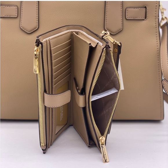 Michael Kors Hamilton
Medium Satchel and
Wallet Set Camel - Picture 7 of 13